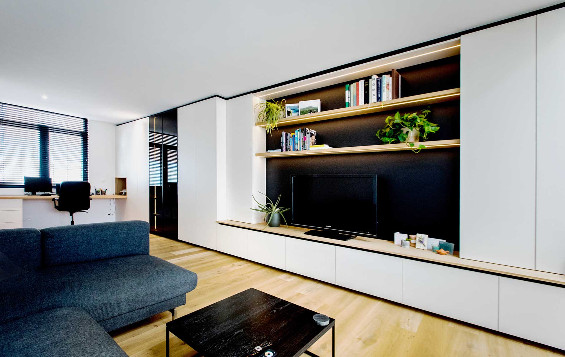 witte maatkast woonkamer